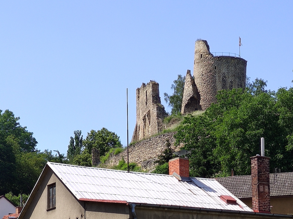 michalovice hrad šikmá věž