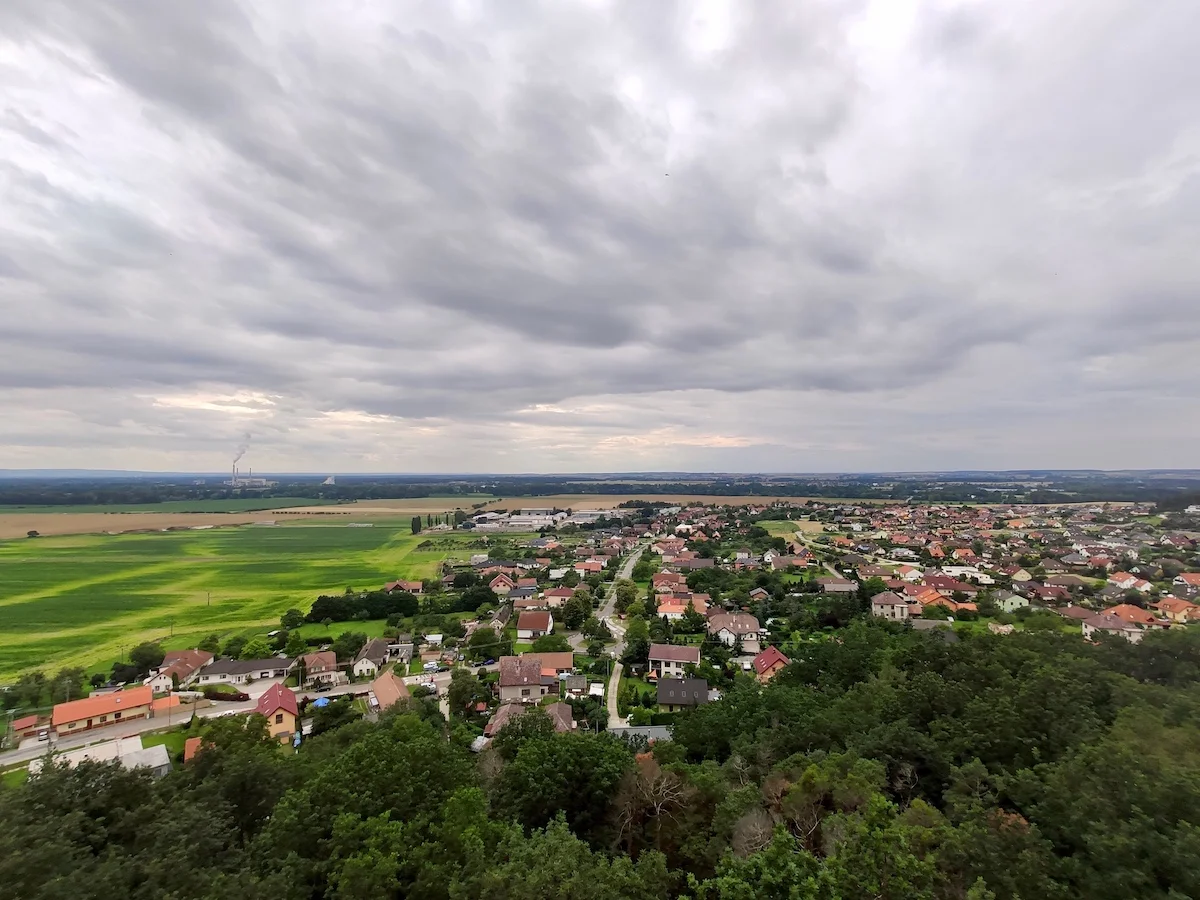 k otevřené rozhledně Milíř