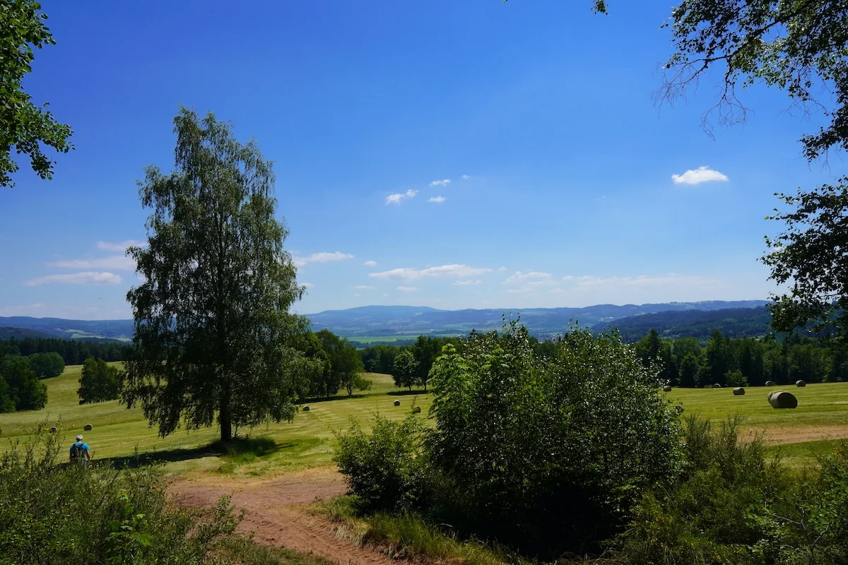 přes Zbečník kolem Maternice